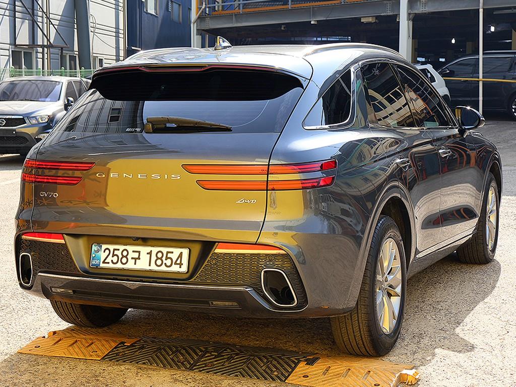 Genesis GV70 - Vista 7