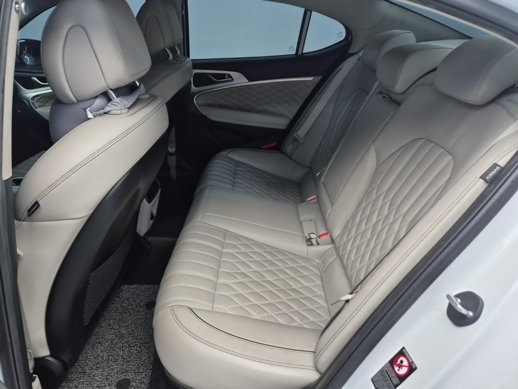 Genesis G70 - Vista 12