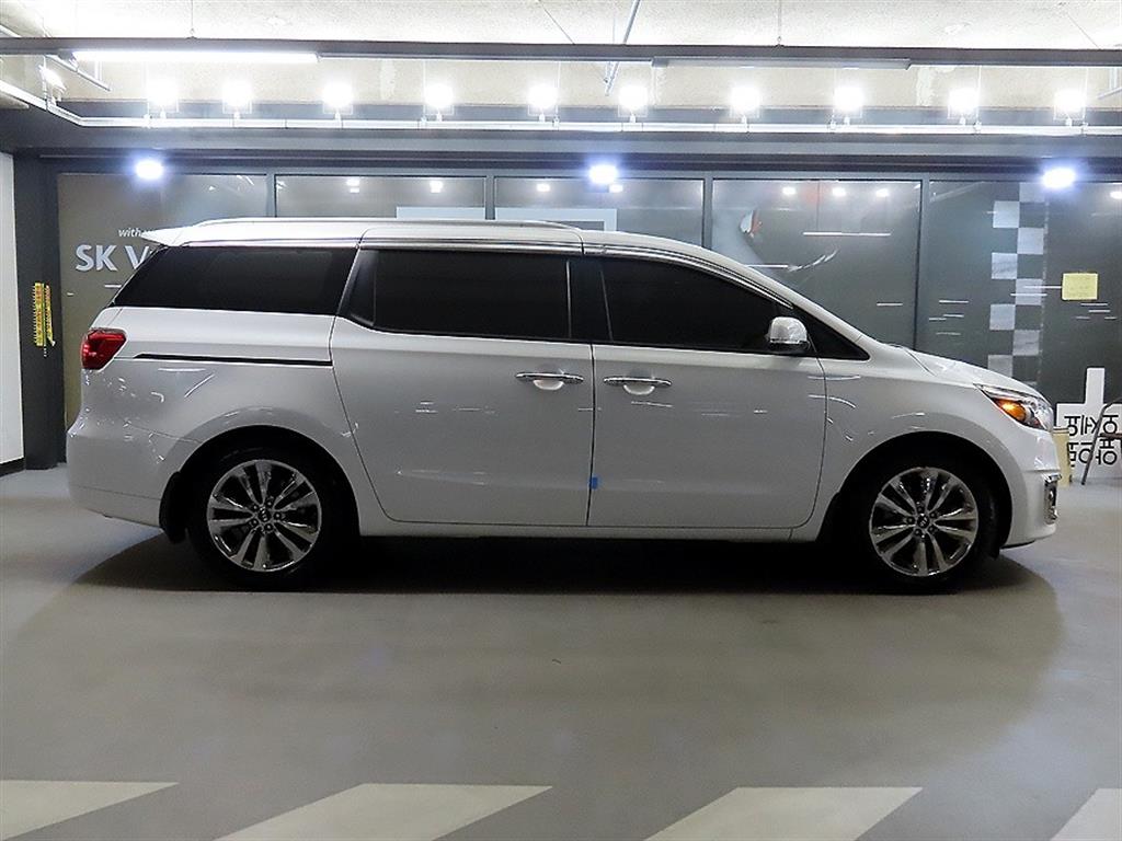 KIA Carnival - Vista 3