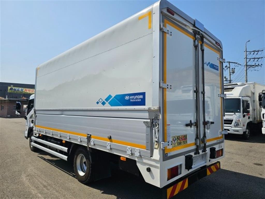 medium and large cargo truck - Vista 4