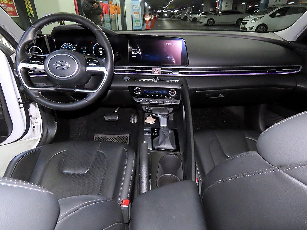 HYUNDAI Avante - Vista 10