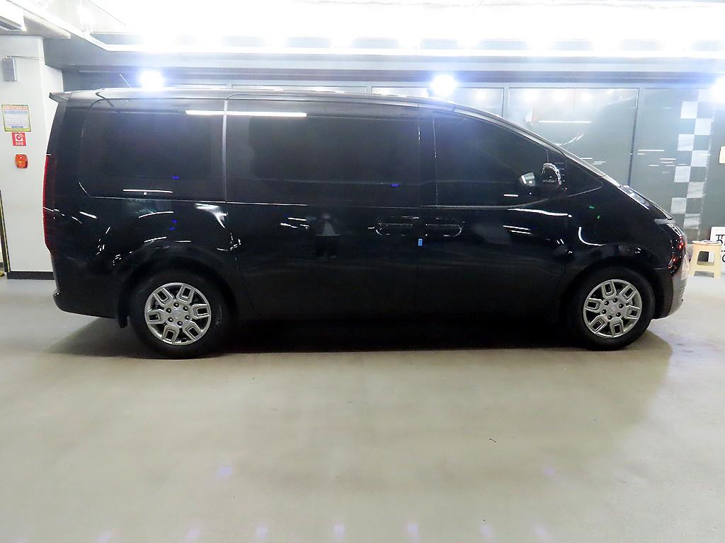 HYUNDAI Staria - Vista 3