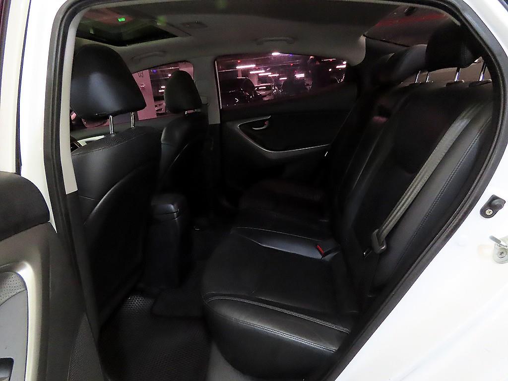 HYUNDAI Avante - Vista 7