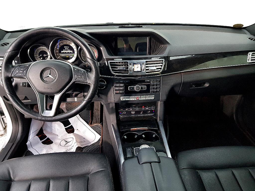 Mercedes Benz E class - Vista 5