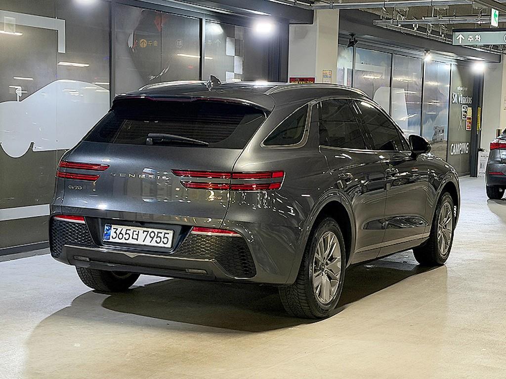 Genesis GV70 - Vista 4