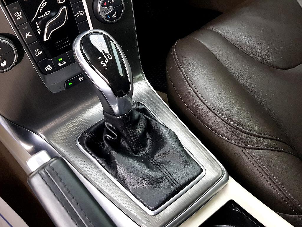 Volvo V40 2015 Plateado - Importación desde Corea - HF Imports Iquique - Foto 13