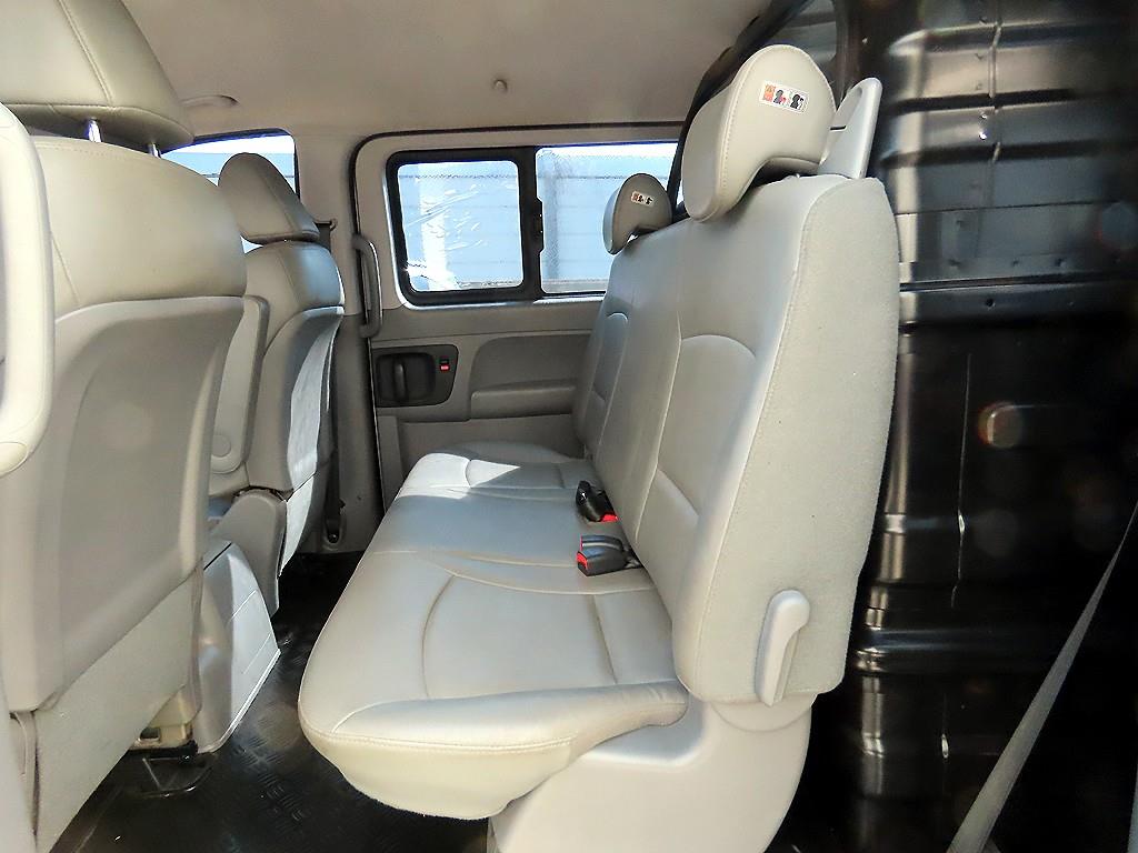 HYUNDAI Starex - Vista 6