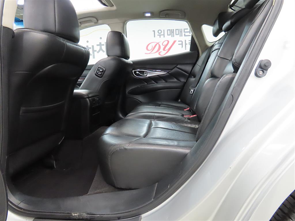 Infiniti M - Vista 6