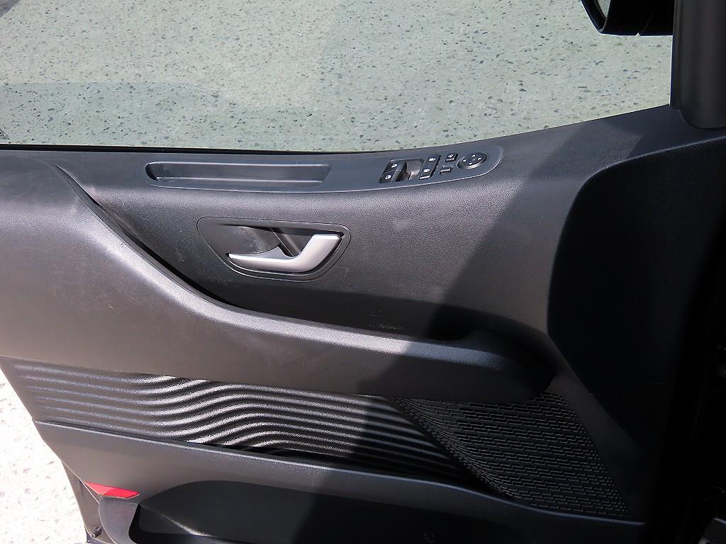 HYUNDAI Staria - Vista 12