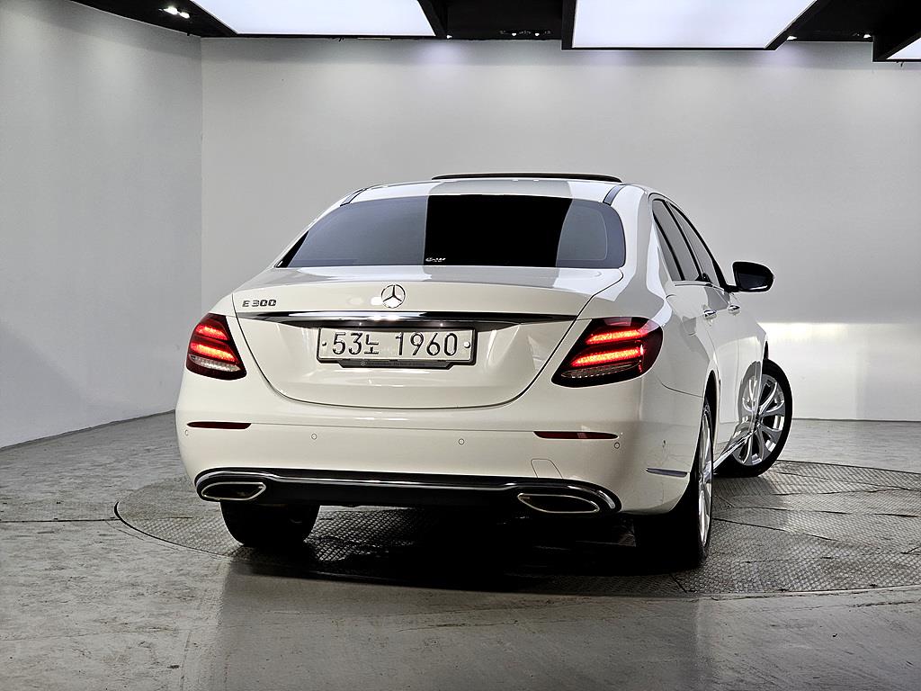 Mercedes Benz E class - Vista 3