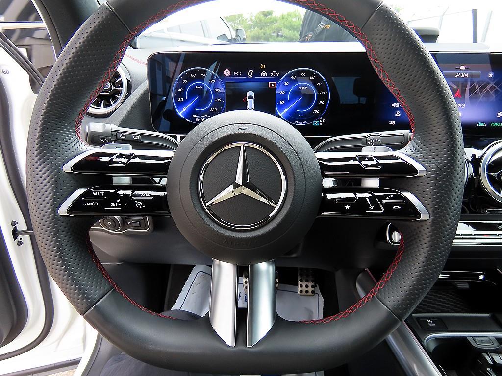 Mercedes Benz EQA - Vista 8