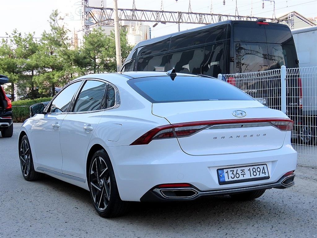HYUNDAI Grandeur - Vista 3