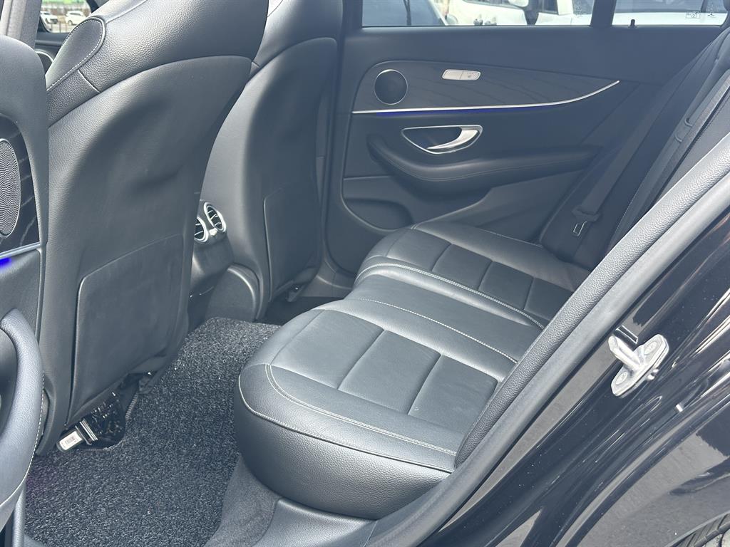 Mercedes Benz E class - Vista 8
