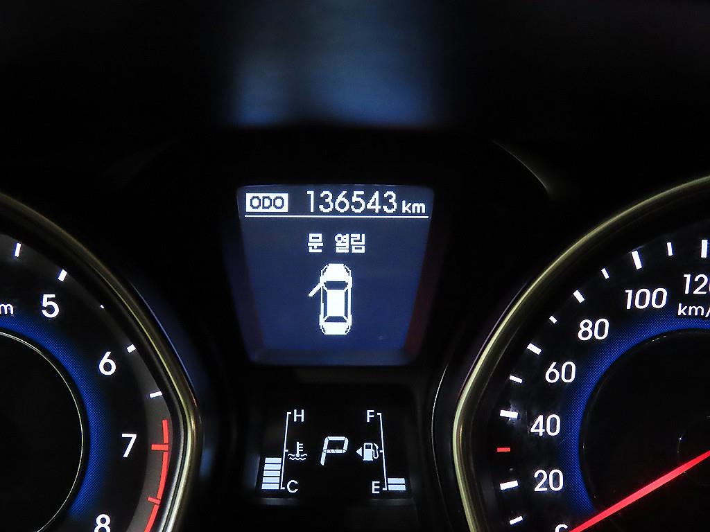 HYUNDAI Avante - Vista 9