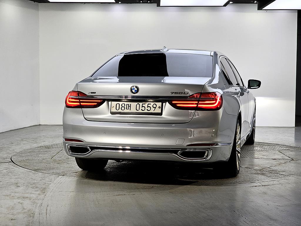 BMW 7 Series - Vista 3