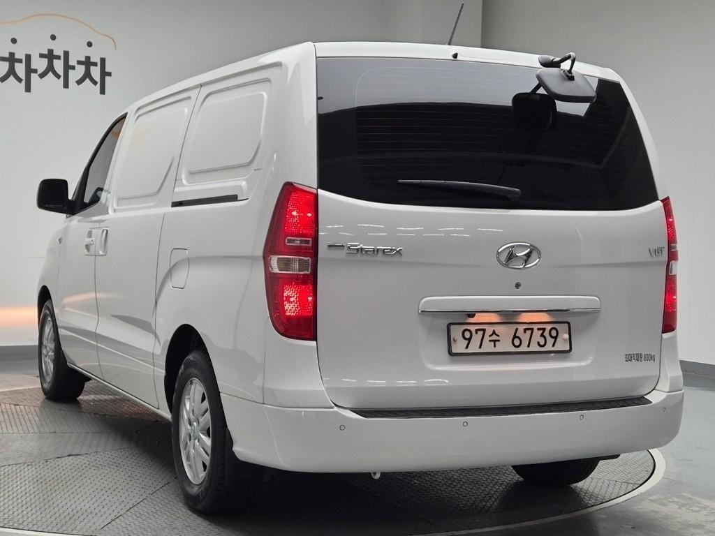HYUNDAI Starex - Vista 2
