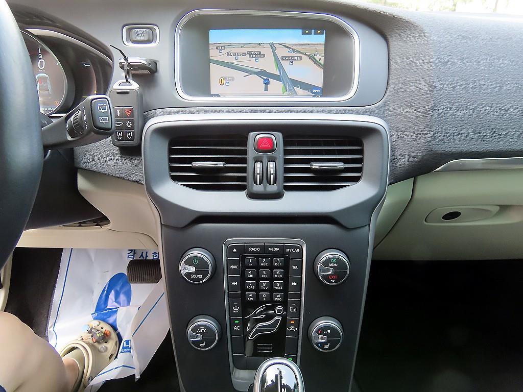 Volvo V40 2014 Rojo - Importación desde Corea - HF Imports Iquique - Foto 13