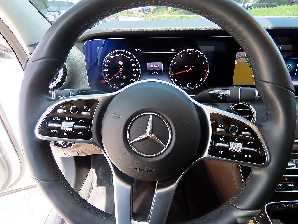 Mercedes Benz E class - Vista 8