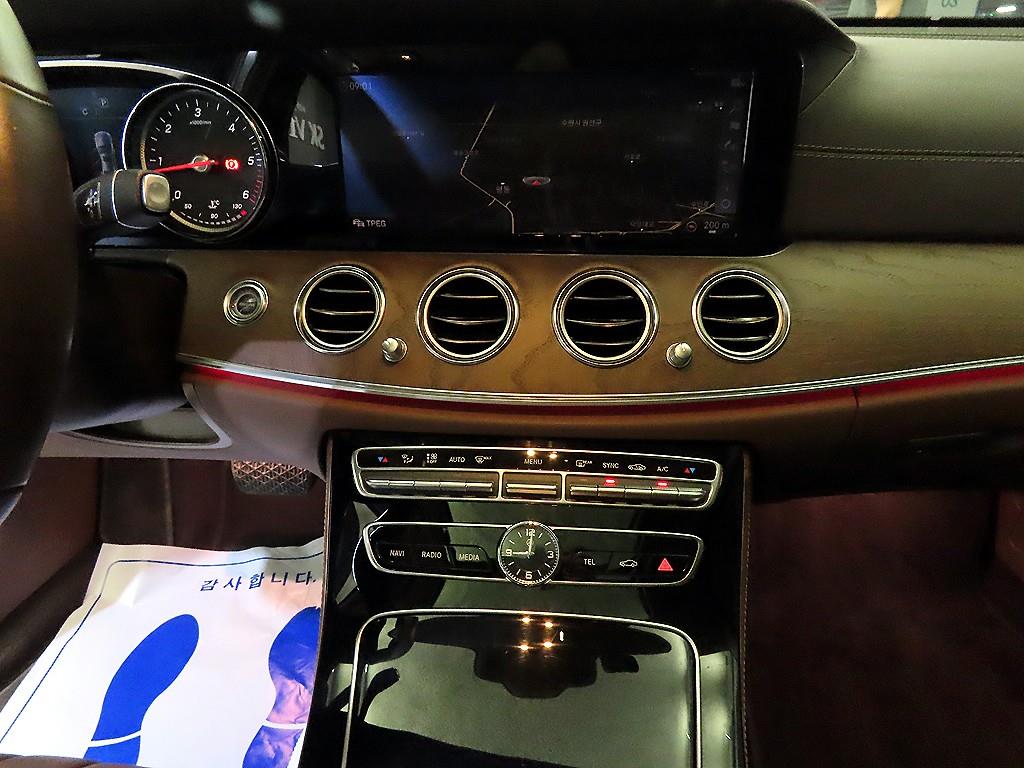 Mercedes Benz E class - Vista 11