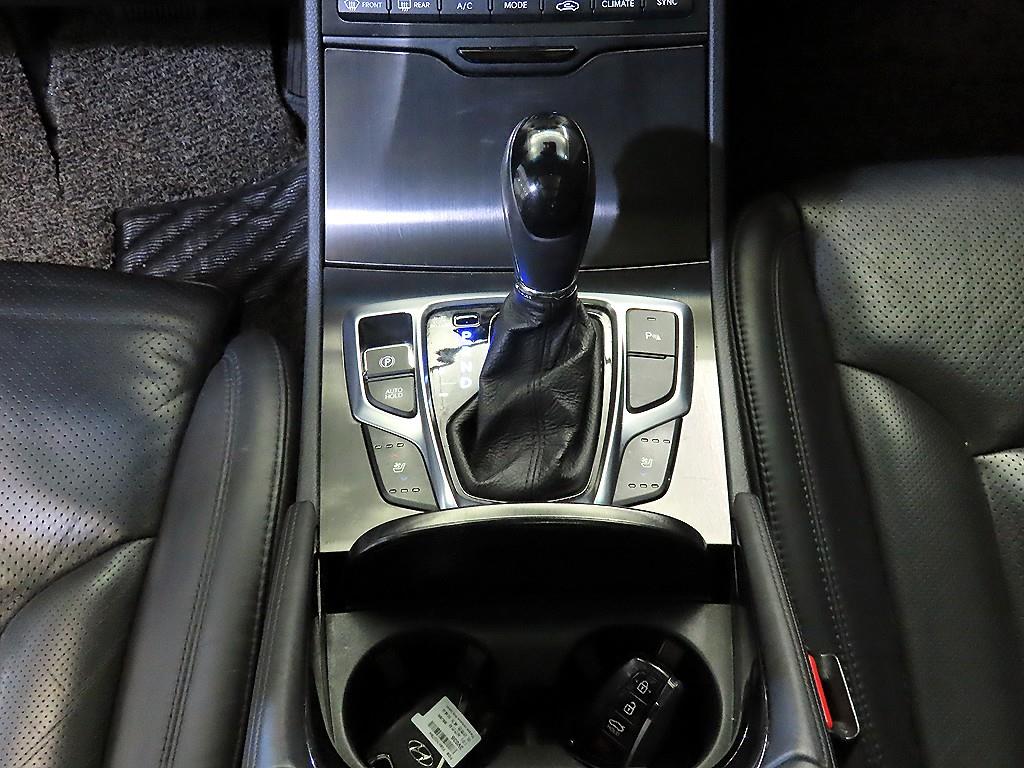 HYUNDAI Grandeur - Vista 12