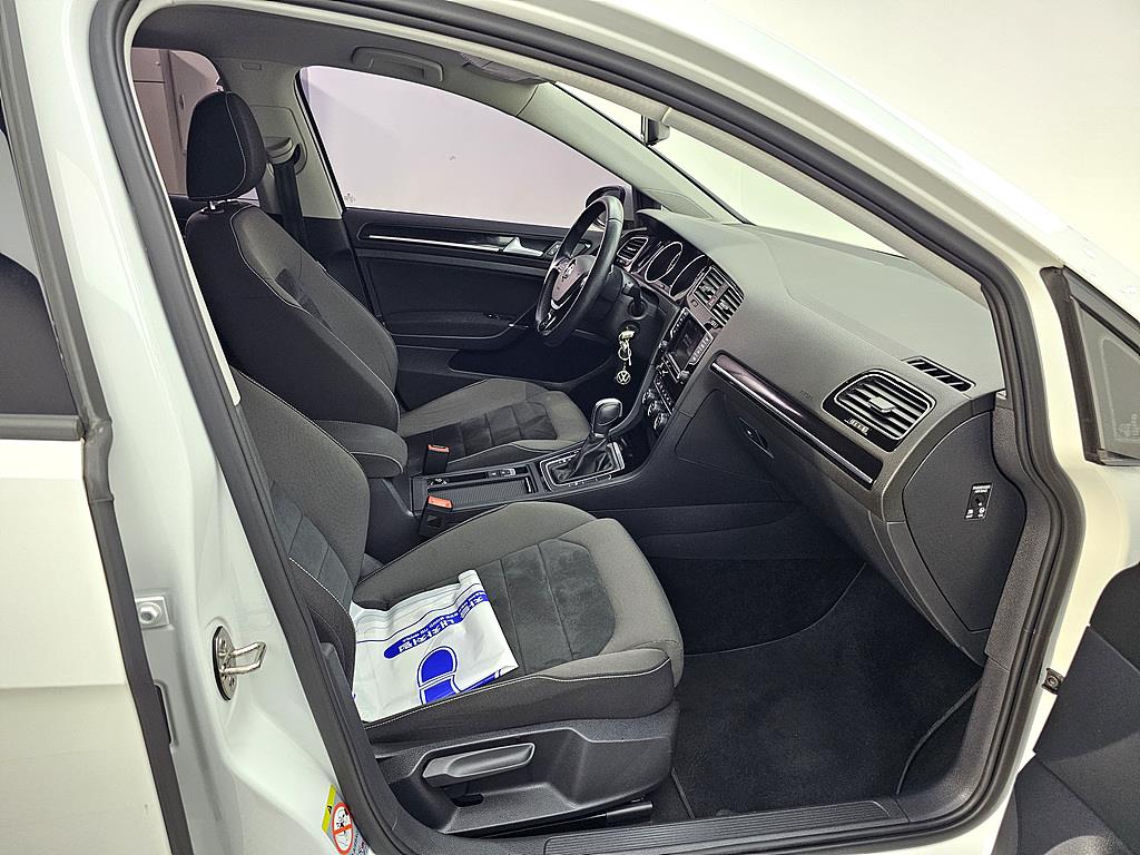 Volkswagen Golf - Vista 11
