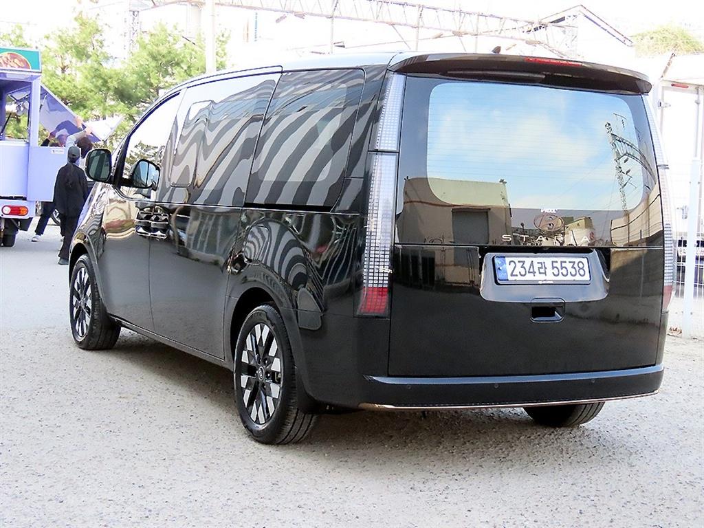 HYUNDAI Staria - Vista 3