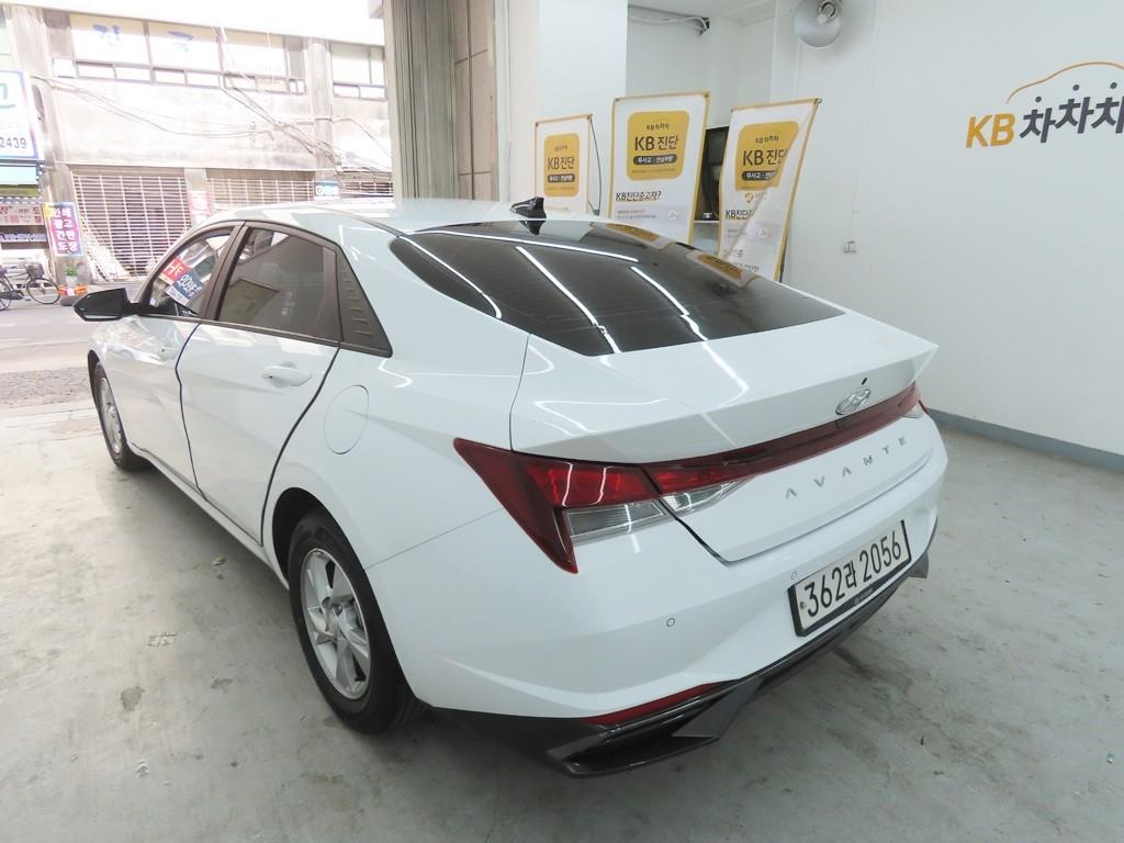 HYUNDAI Avante - Vista 4