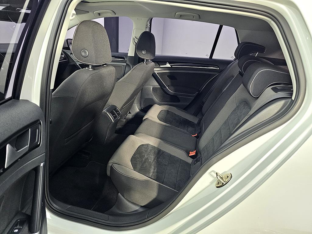 Volkswagen Golf - Vista 9