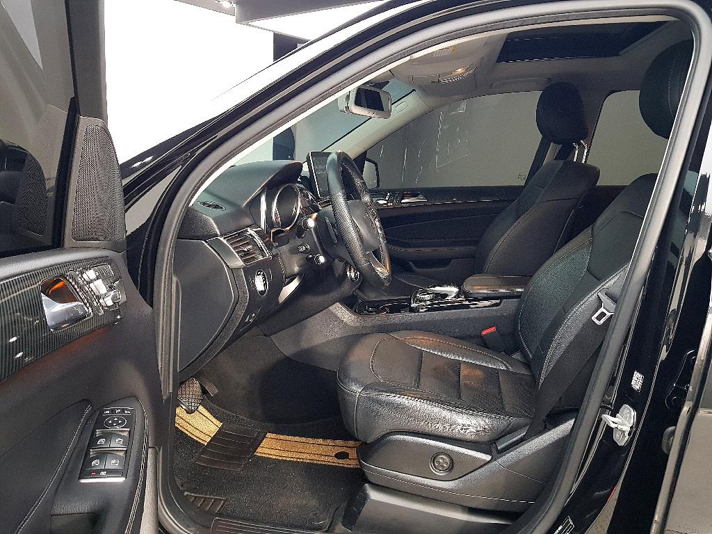 Mercedes Benz GLE Class - Vista 8