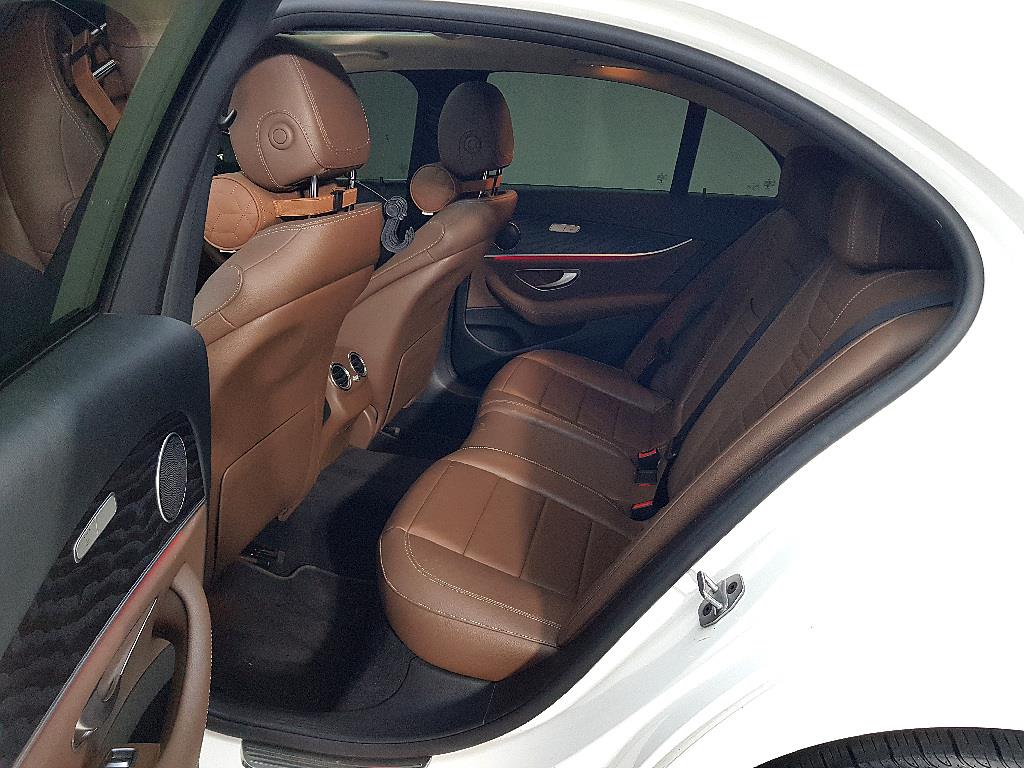 Mercedes Benz E class - Vista 9