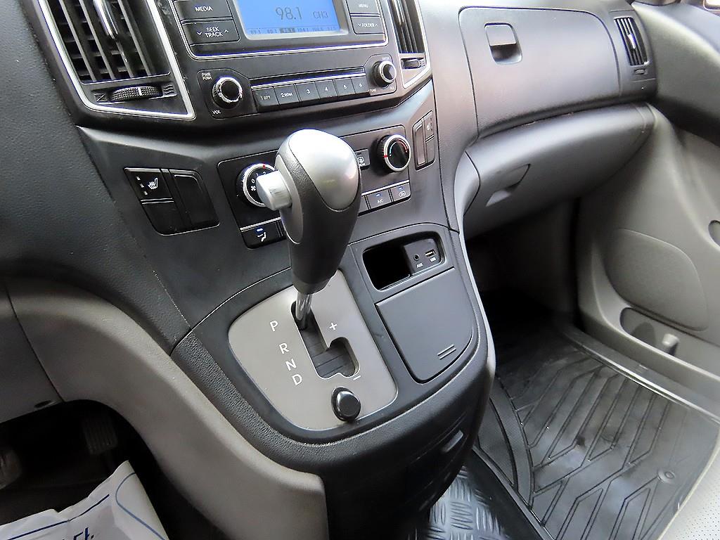 HYUNDAI Starex - Vista 10