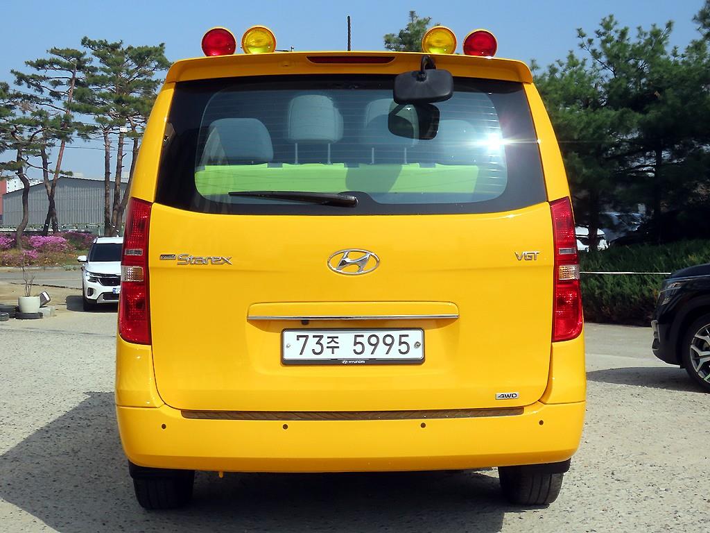 HYUNDAI Starex - Vista 4