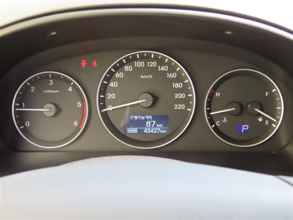 HYUNDAI Starex - Vista 9