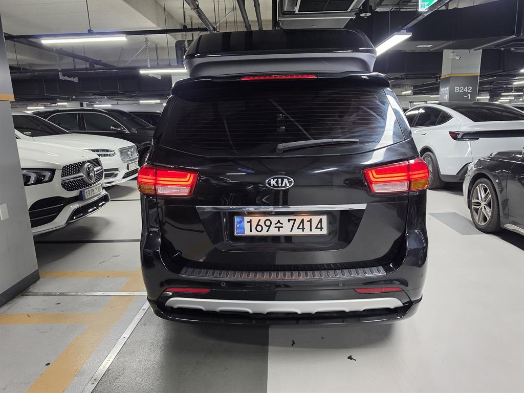 KIA Carnival - Vista 4