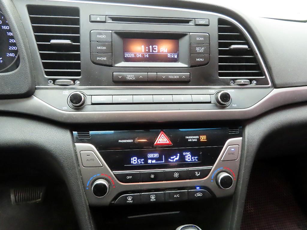 HYUNDAI Avante - Vista 9