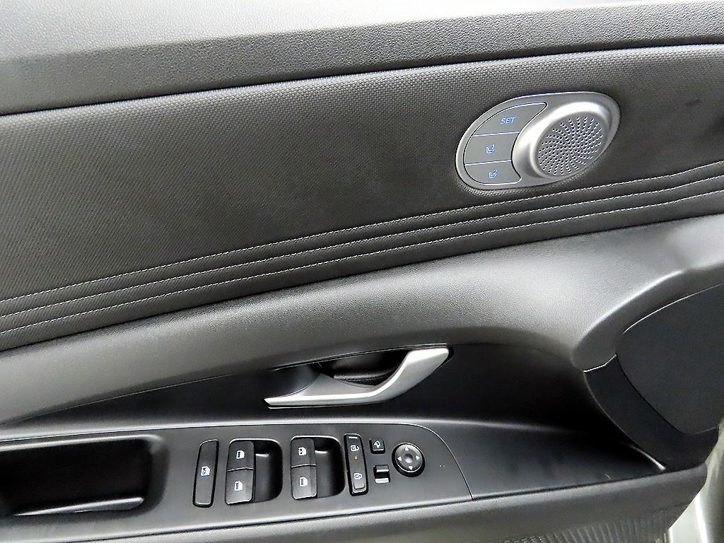 HYUNDAI Avante - Vista 11