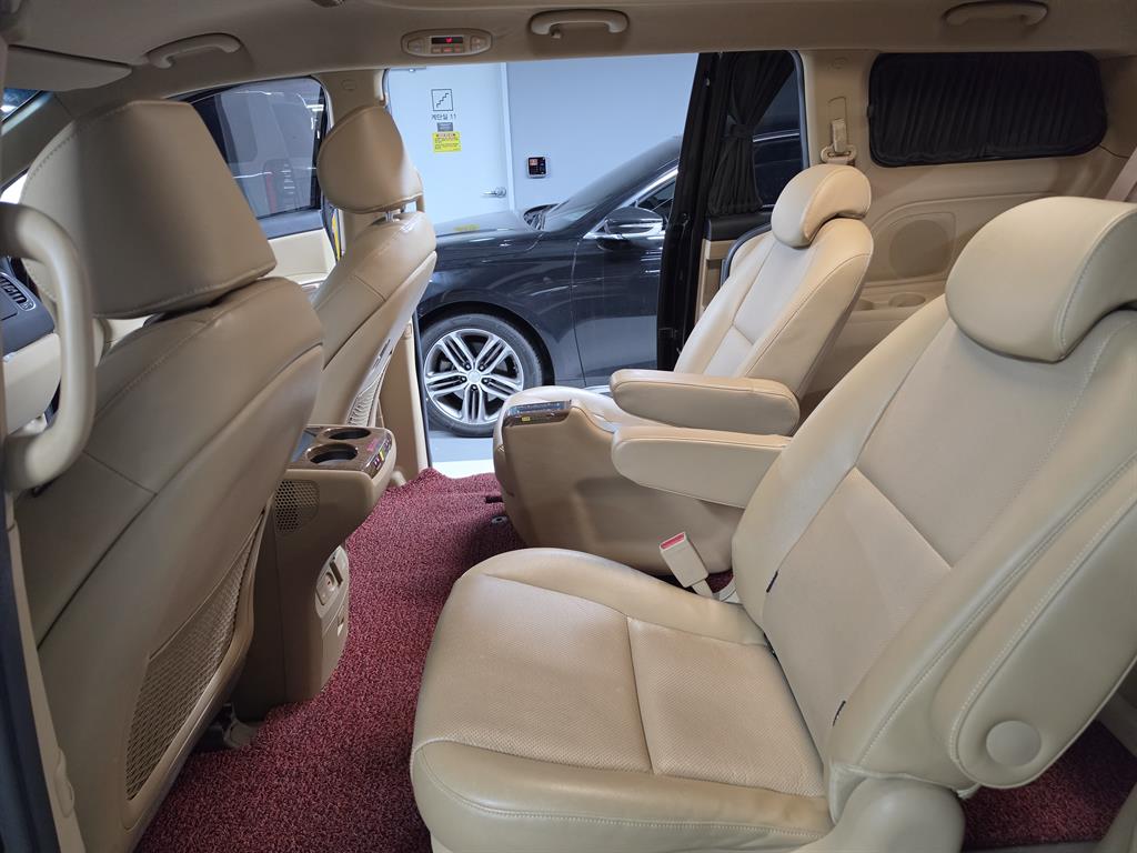 KIA Carnival - Vista 9