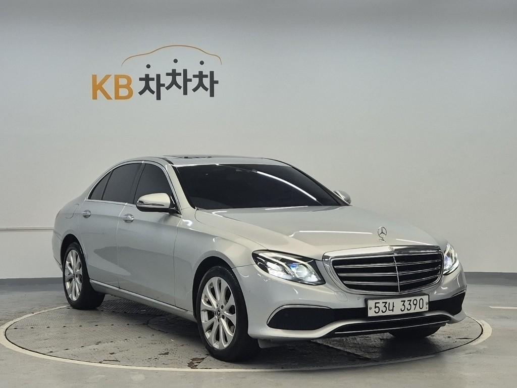 Mercedes Benz E class - Vista 4