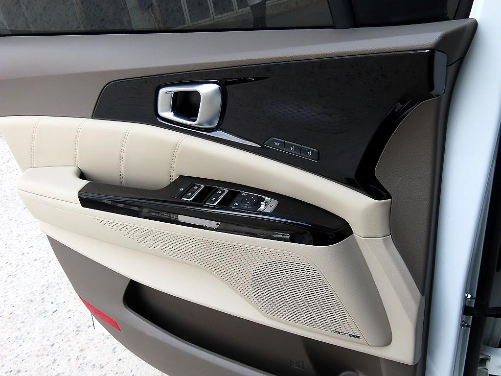 KIA Carnival - Vista 12