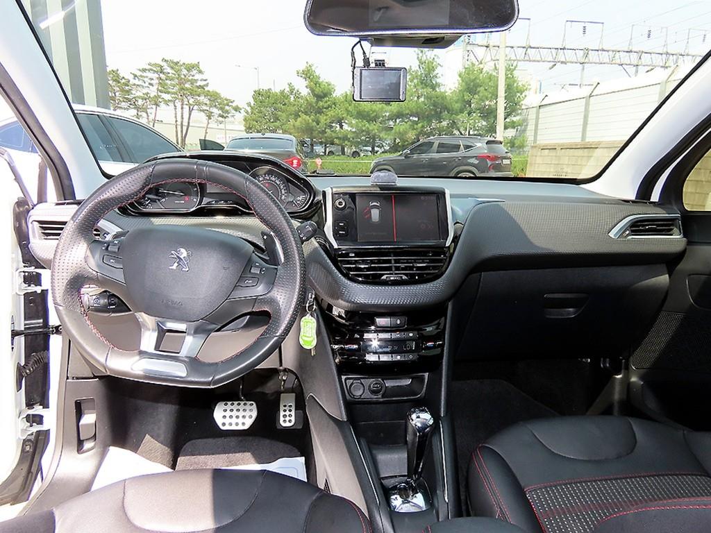 Peugeot 208 - Vista 7