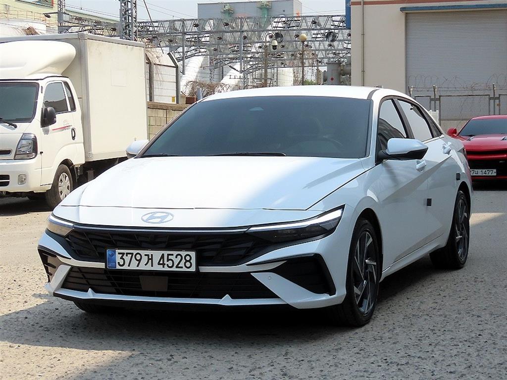 HYUNDAI Avante - Vista 2