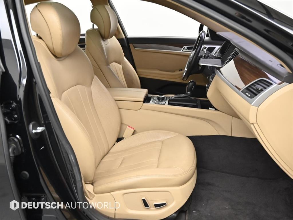 HYUNDAI Genesis - Vista 11