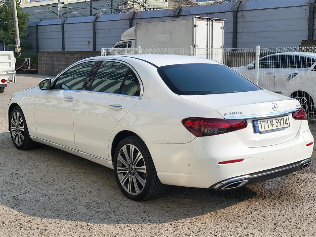 Mercedes Benz E class - Vista 3