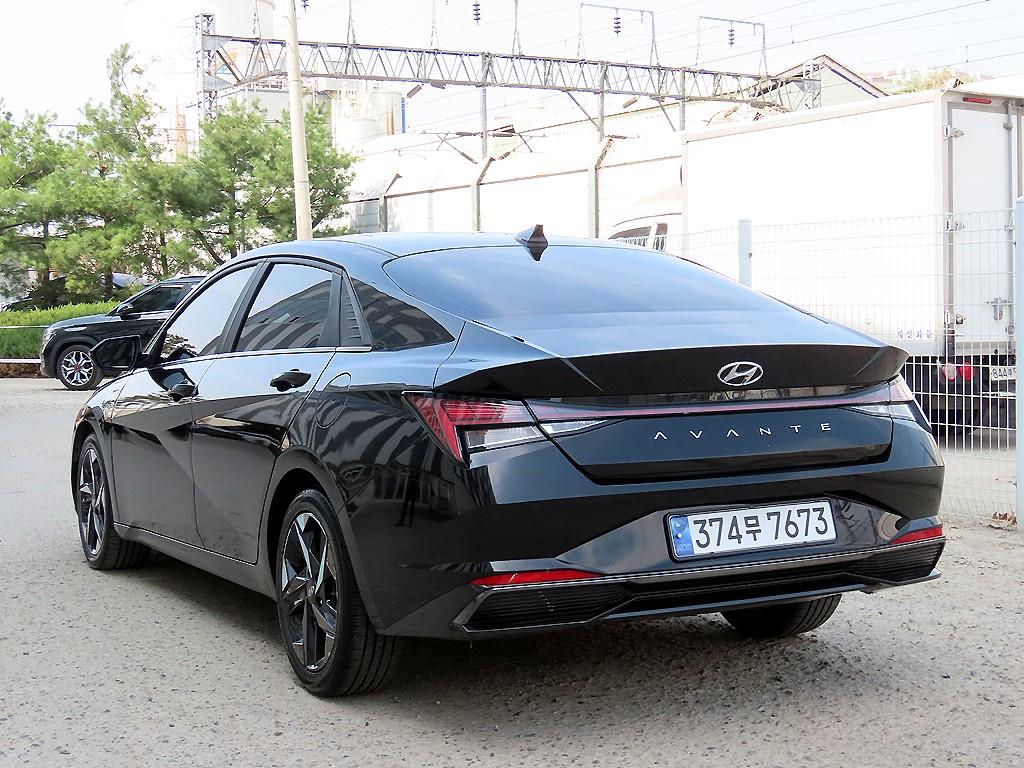 HYUNDAI Avante - Vista 3