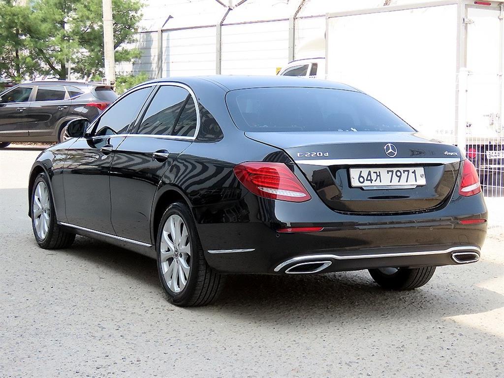 Mercedes Benz E class - Vista 3