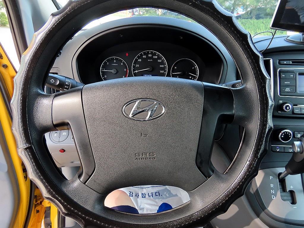 HYUNDAI Starex - Vista 9