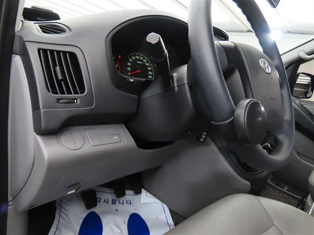 HYUNDAI Starex - Vista 12