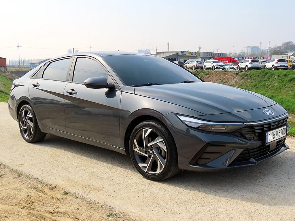 HYUNDAI Avante - Vista 2