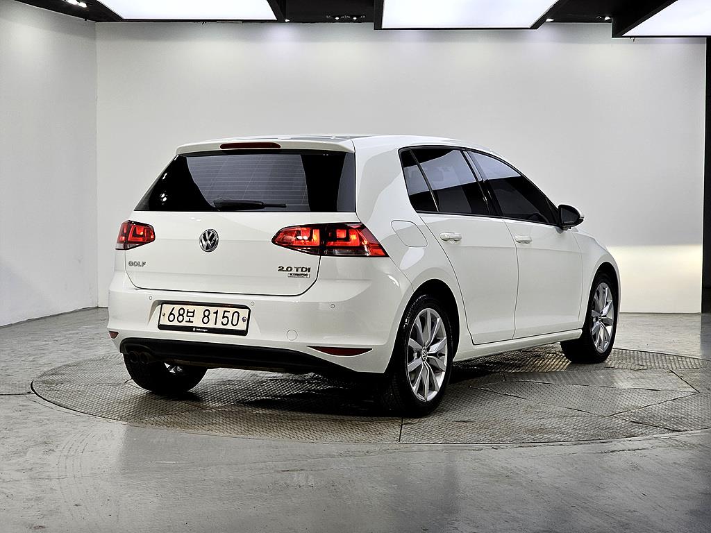 Volkswagen Golf - Vista 4
