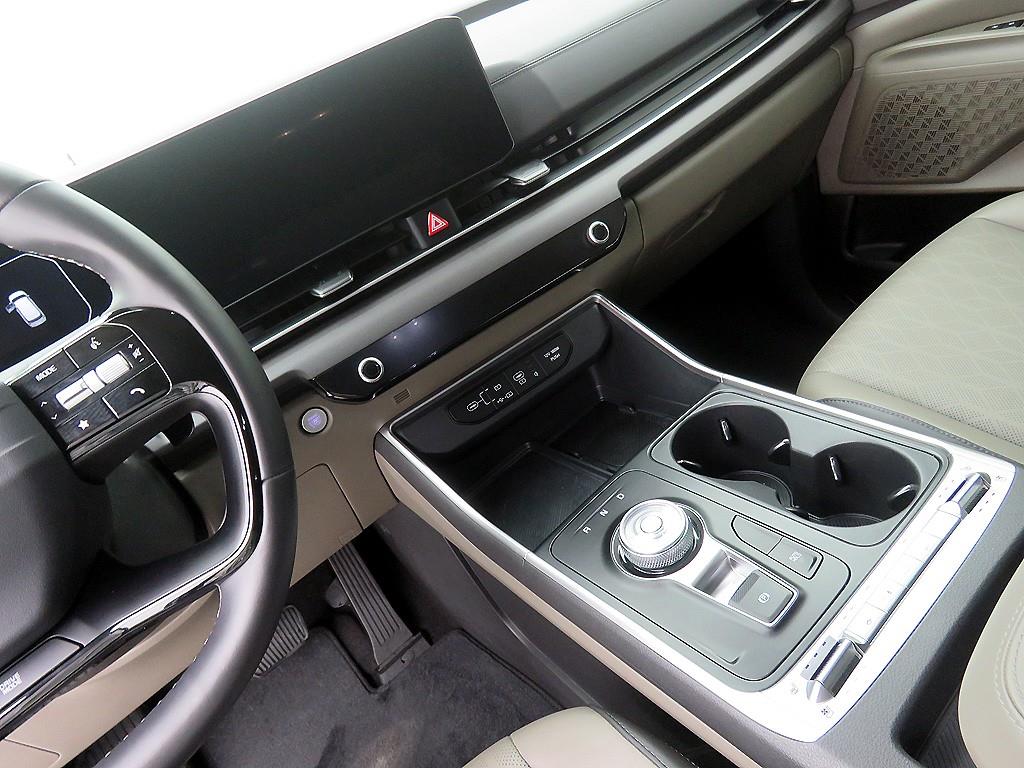 KIA Carnival - Vista 11